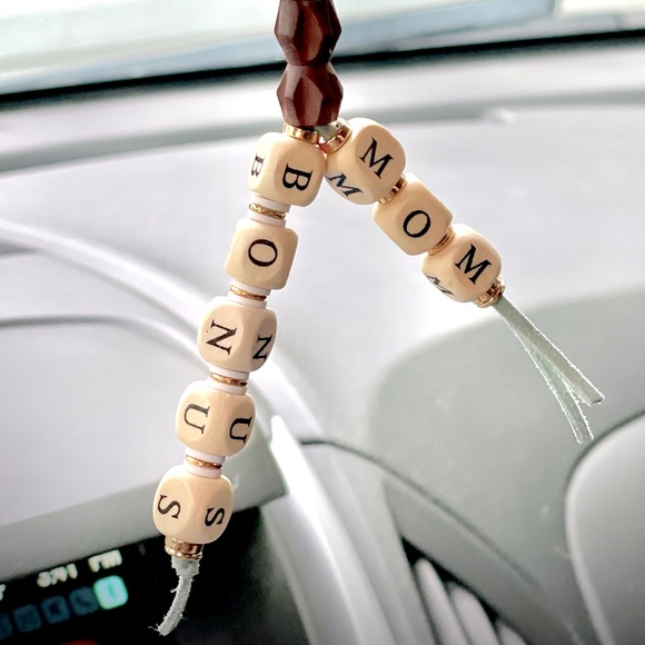 Bonus Mom Car Charm/Keychain - Picture 2 of 6